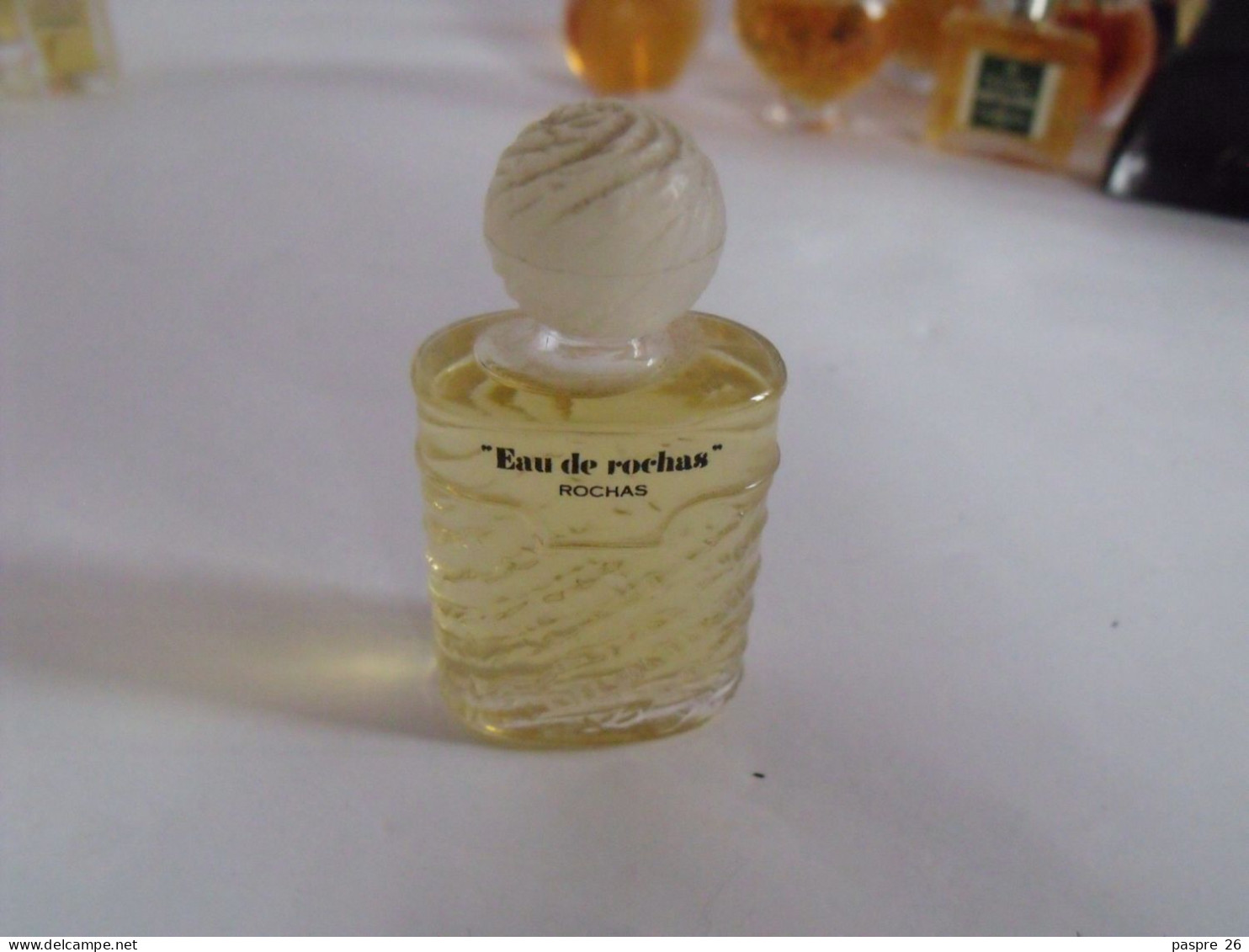 1 Flacon Miniature Eau De ROCHAS - Ohne Zuordnung