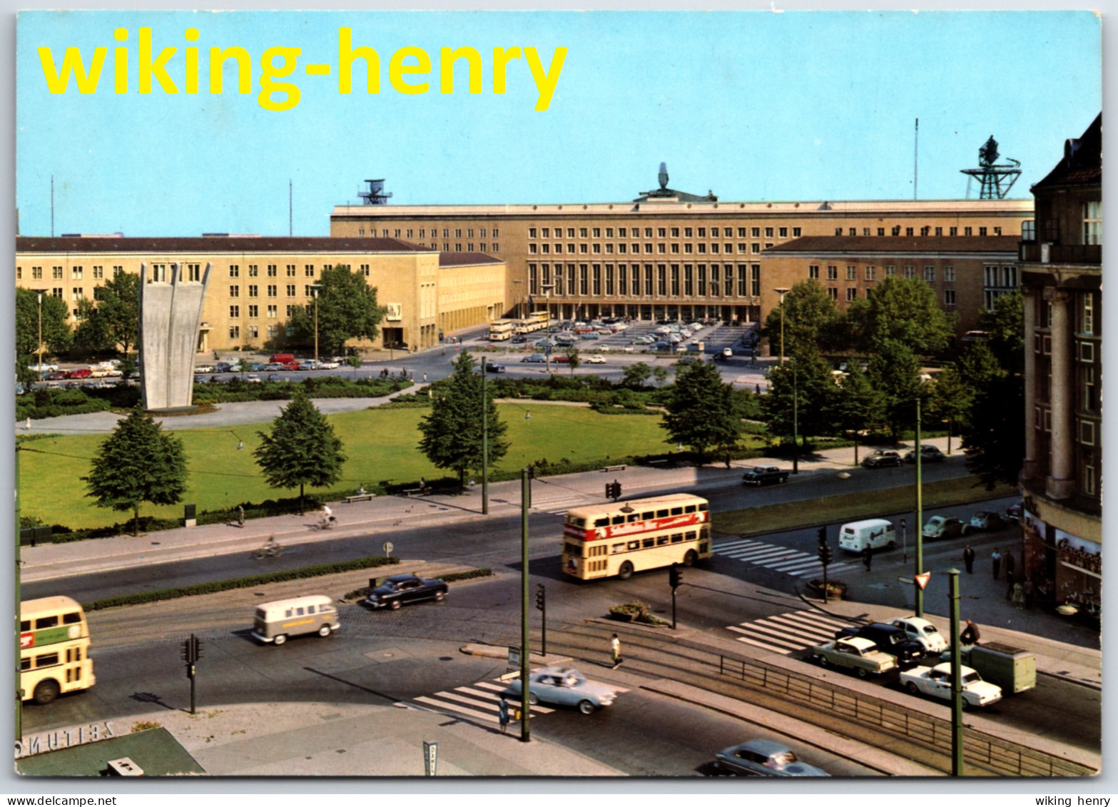 Berlin Tempelhof - Flughafen  Platz Der Luftbrücke 4   Mit VW Käfer VW Bus T1 Und T1 Transporter - Tempelhof