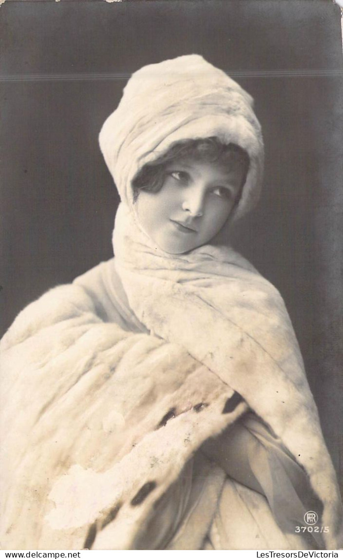 FEMMES - Portrait D'une Femme Couverte D'un Linge Blanc - Carte Postale Ancienne - Femmes