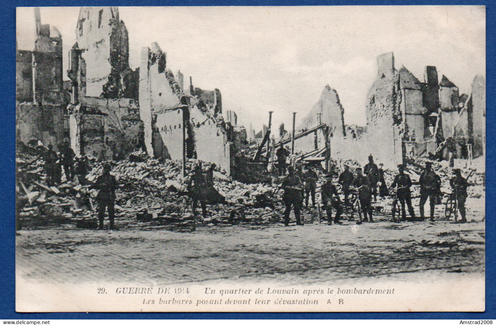 LOUVAIN - Guerre De 1914 - Un Quartier De Louvain Après Le Bombardement - Les Barbares Posant Devant Leur Dévastation - Leuven