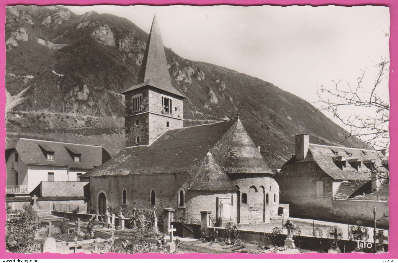 D65 - ÉGLISE ROMANE DE VIELLE AURE - Erreur Sur La Carte Inscrit : VIEILLE - CPM Dentelée Petit Format En Noir Et Blanc - Vielle Aure