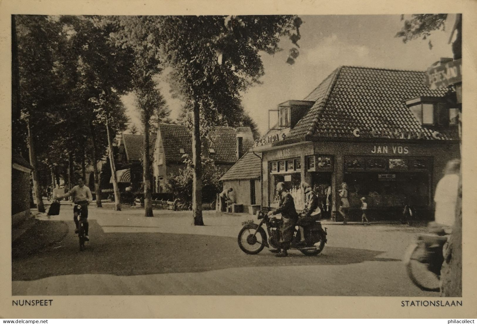 Nunspeet // Stationslaan (Winkel Jan Vos En Motorfiets) 1949 - Nunspeet