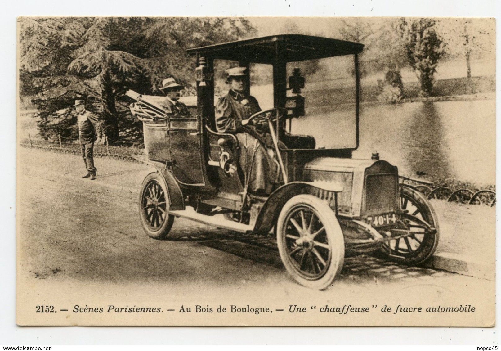 Scène Parisienne.Paris Au Bois De Boulogne.une Chauffeuse De Fiacre Automobile.taxi.voiture Décapotable. - Taxis & Fiacres