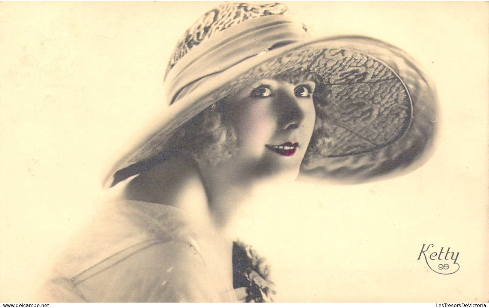 FANTAISIE - Femme - Chapeau - Portrait - Carte Postale Ancienne - Femmes