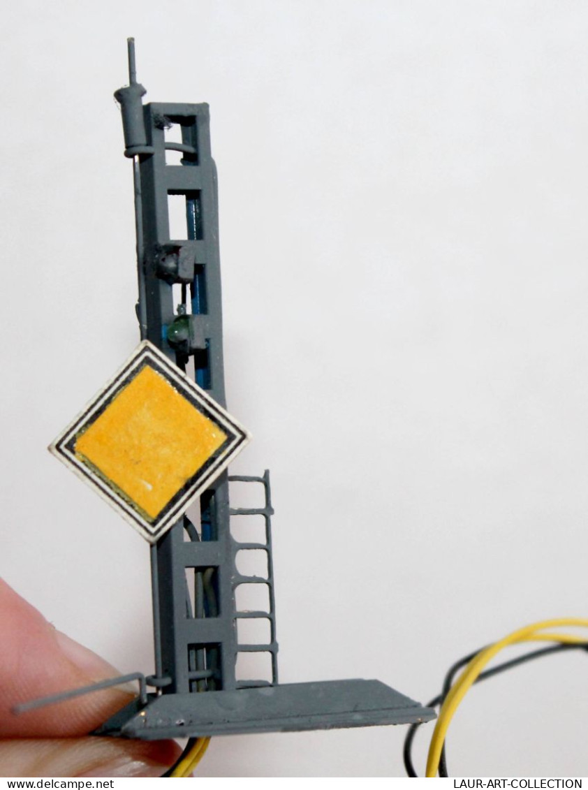 PANNEAU SIGNALISATION + 2 SIGNAUX LUMINEUX R&V, VOIE FERROVIAIRE HO, SEMAPHORE, ANCIEN MODEL REDUIT (1712.211) - Alimentazione & Accessori Elettrici