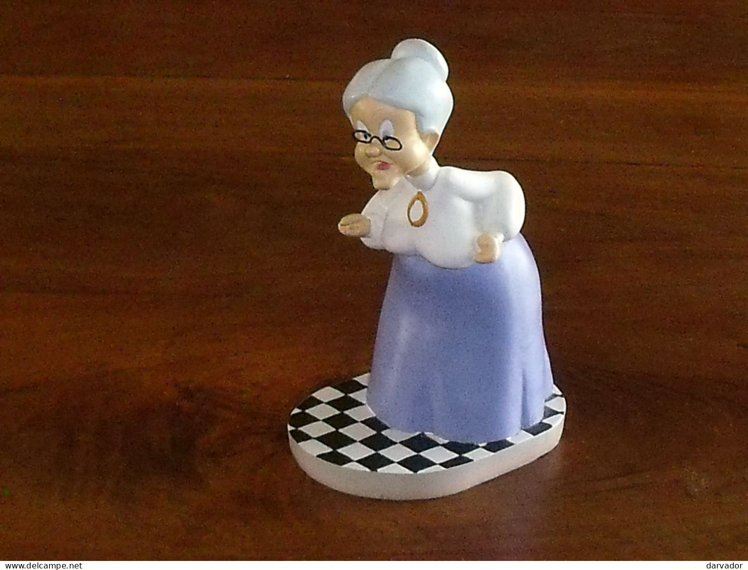 CAISSE BLEUE / Sujet Résine / Inscription Sur Le Socle Warner Bros SO3 Mémé Granny  ( 15 X 10 Cm )  Parfait état - Altri & Non Classificati