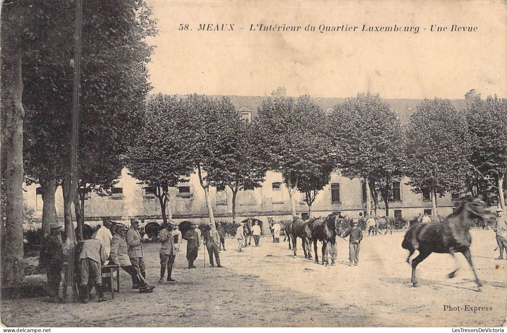 FRANCE - 77 - MEAUX - L'Intérieur Du Quartier Luxembourg - Une Revue - Carte Postale Ancienne - Lizy Sur Ourcq