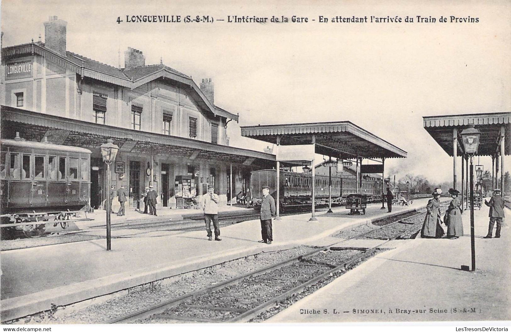 France - Longueville - L'intérieur De La Gare - En Attendant L'arrivée Du Train De Provins - Carte Postale Ancienne - Provins