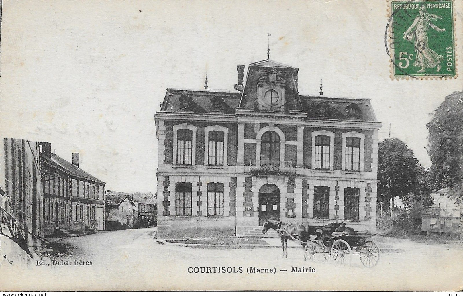 CPA - (51) -  COURTISOLS - LA MAIRIE - "ATTELAGE" - Animée    (Ed. Debar Frères) - Courtisols