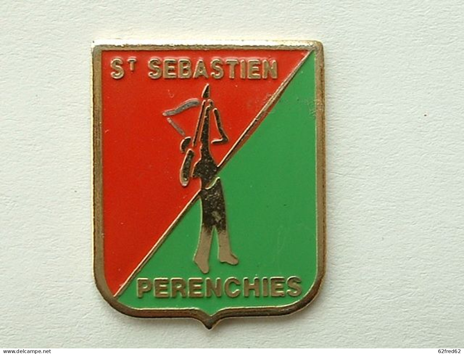 PIN'S TIR A L'ARC - ST SEBASTIEN - PERENCHIES - Archery