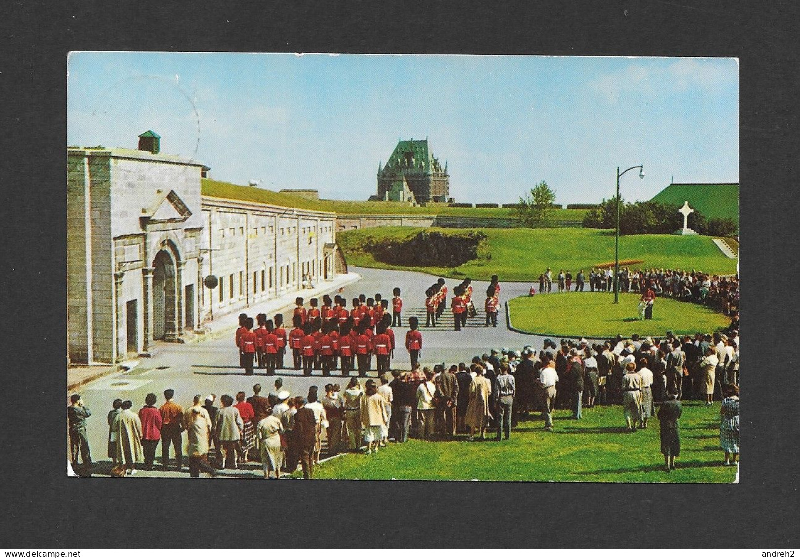 QUÉBEC - ROYAL 22e RÉGIMENT - CÉRÉMONIE DE LA RELÈVE DE LA GARDE PAR ÉMILE KIROUAC - Québec - La Citadelle