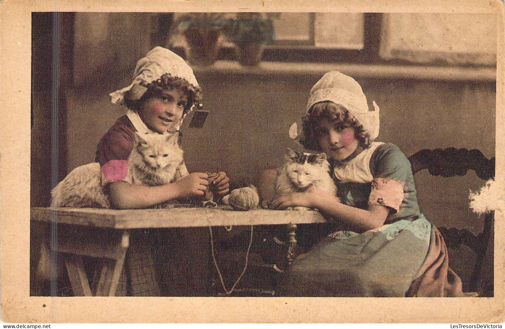 ENFANTS - Enfants - Filles - Chats - Carte Postale Ancienne - Groupes D'enfants & Familles