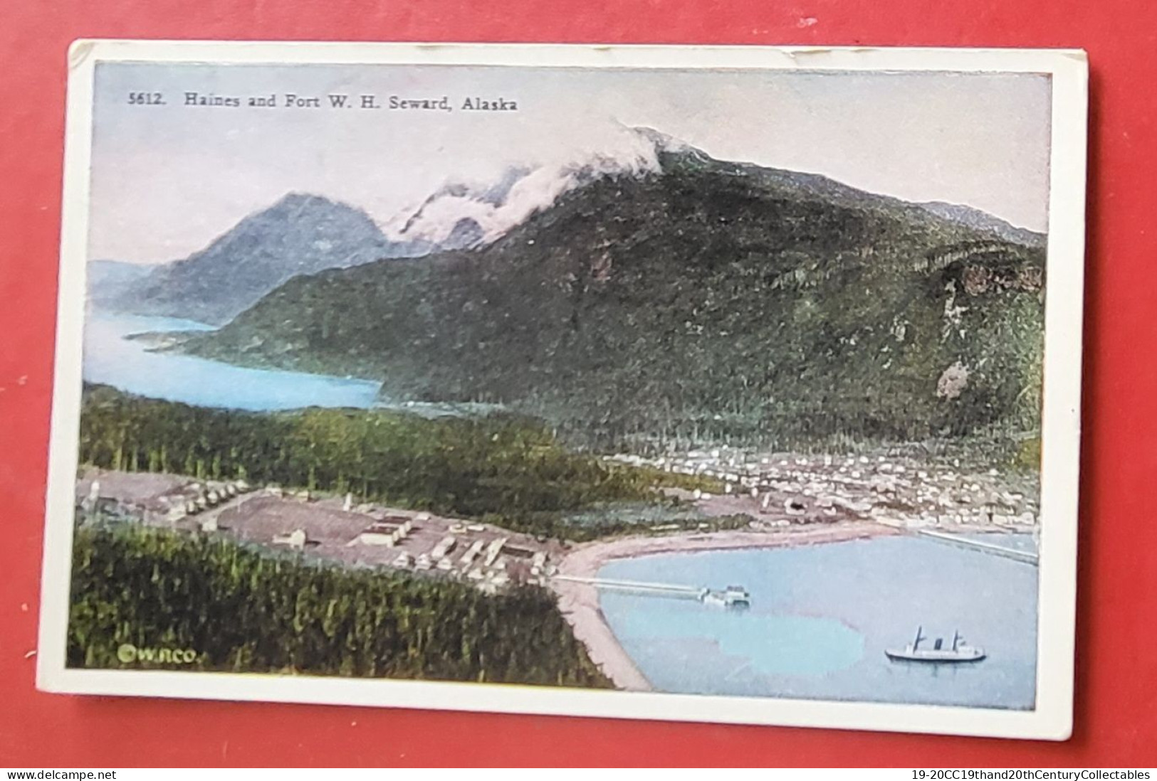 4 CARDS OF PLACES IN ALASKA AND A PIC OF AN ESKIMO FAMILY GROUP - Fairbanks