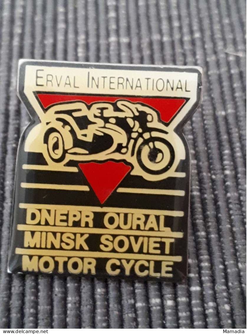 PIN'S PINS MOTOS ANCIENNES OLD MOTORBIKES ERVAL INTERNATIONAL DNEPR OURAL MINSK SOVIET - Motorräder