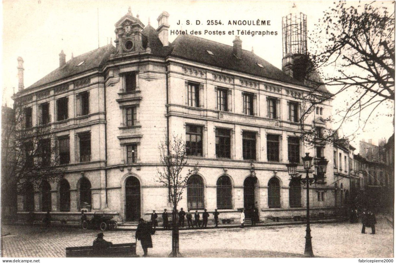 CPA 16 (Charente) Angoulême - Hôtel Des Postes Et Télégraphes TBE Animée : Voiture Et Passants - Poste & Facteurs