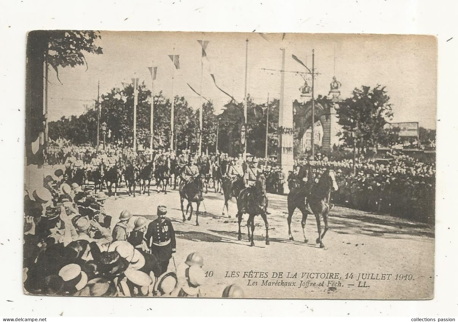 Cp, Militaria, LES FÊTES DE LA VICTOIRE ,  14 Juillet 1919,  Les Maréchaux JOFFRE Et FOCH, Vierge ,ed. Lévy Fils Et Cie - Personajes