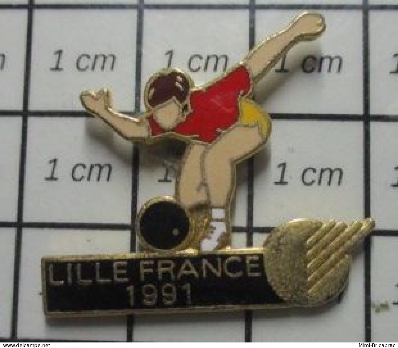 310c Pin's Pins / Beau Et Rare / SPORTS / ILS ONT LES BOULES ! LILLE FRANCE 1991 BOWLING - Bowling