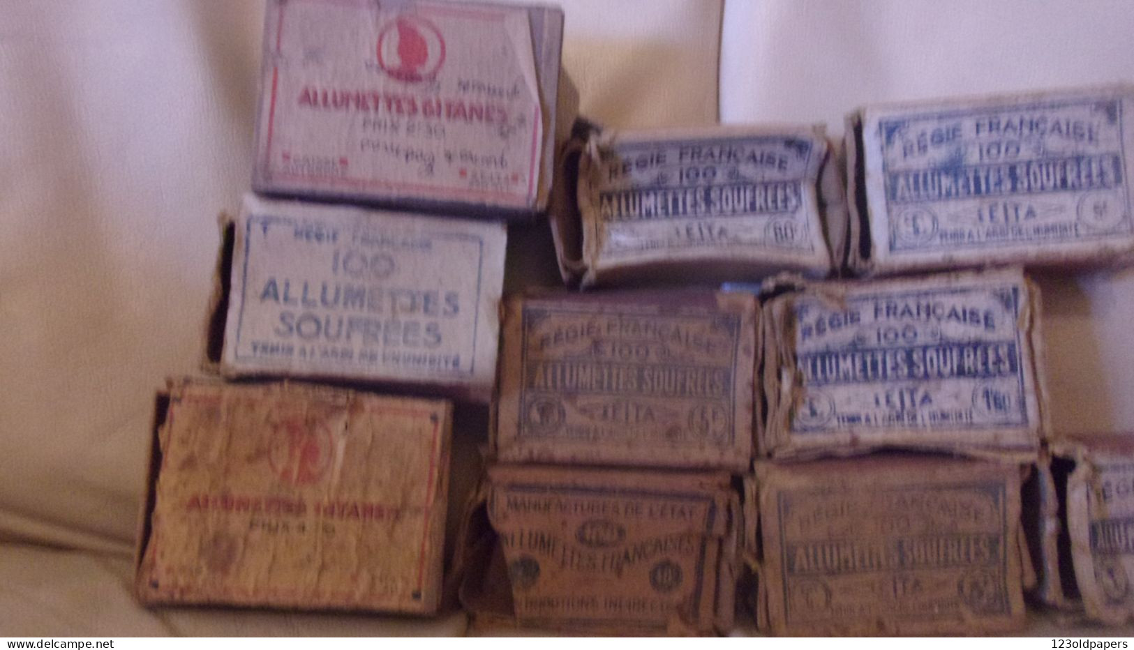 LOT DE 10 BOITES ANCIENNES ALLUMETTES DANS LEUR JUS - Matchboxes