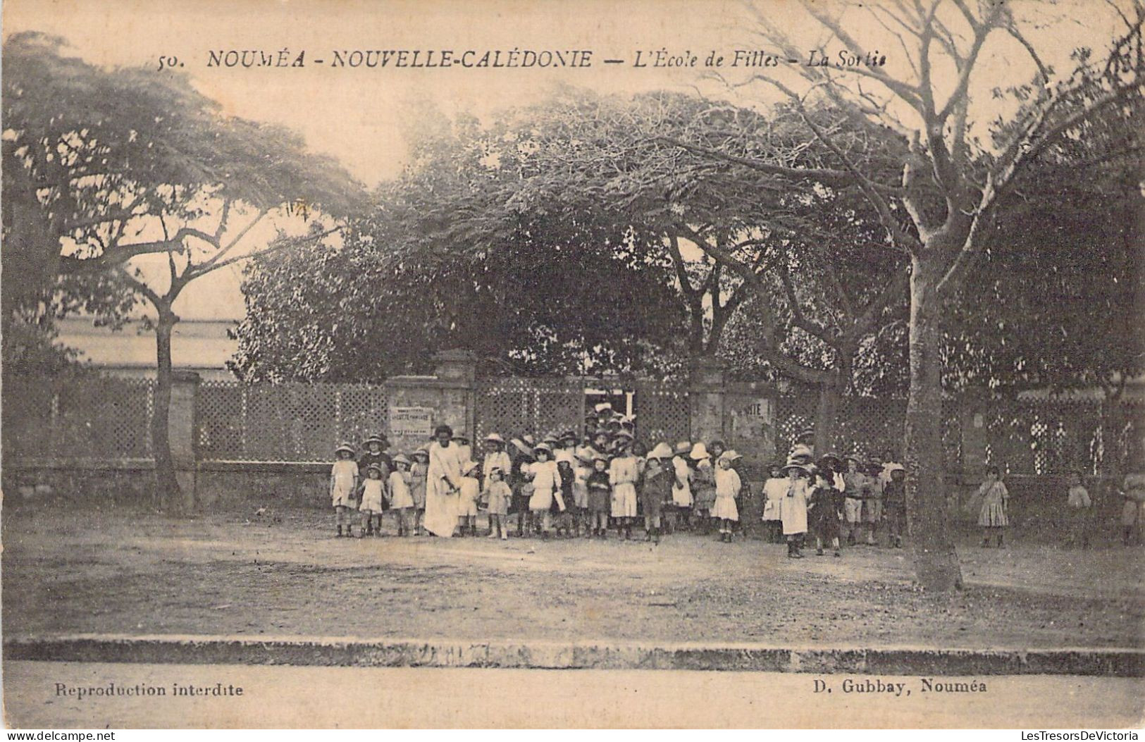 NOUVELLE CALEDONIE - L'école Des Filles - La Sortie - D Gubbay - Carte Postale Animée - Nouvelle Calédonie