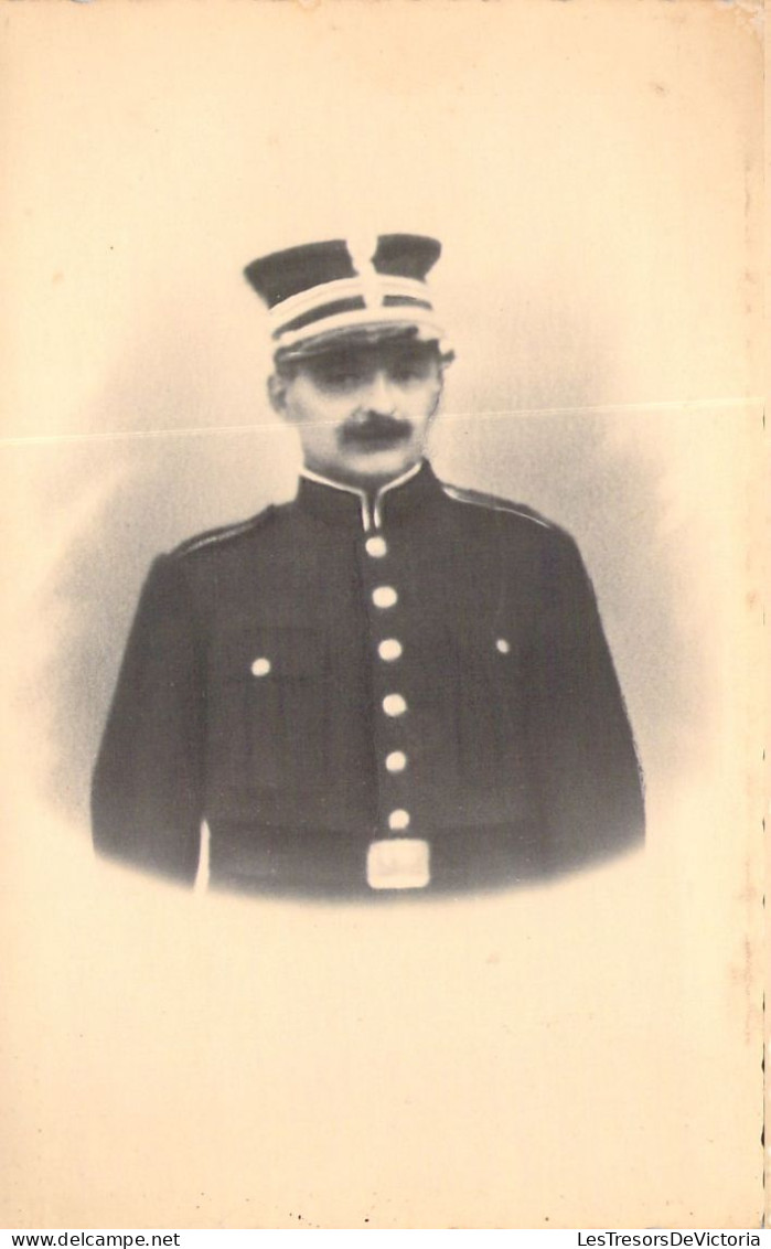 Photographie - Militaria - Homme Moustachu En Uniforme - Carte Postale Animée - Fotografie