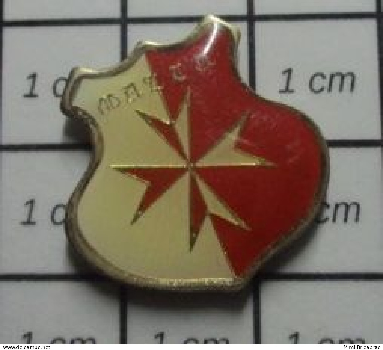 313c Pin's Pins / Beau Et Rare / VILLES / MALTE MALTA BLASON ECUSSON ARMOIRIES - Bowls - Pétanque