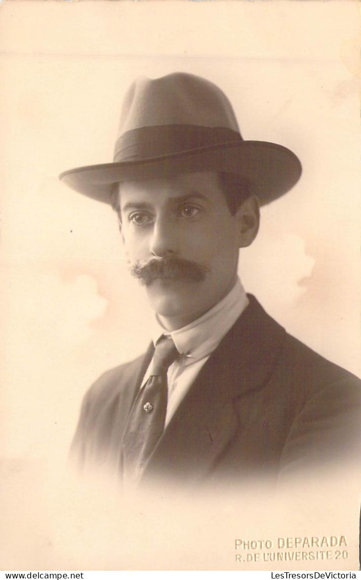 FANTAISIE - Homme - Portrait - Costume - Cravate - Chapeau - Moustache  - Carte Postale Ancienne - Hommes
