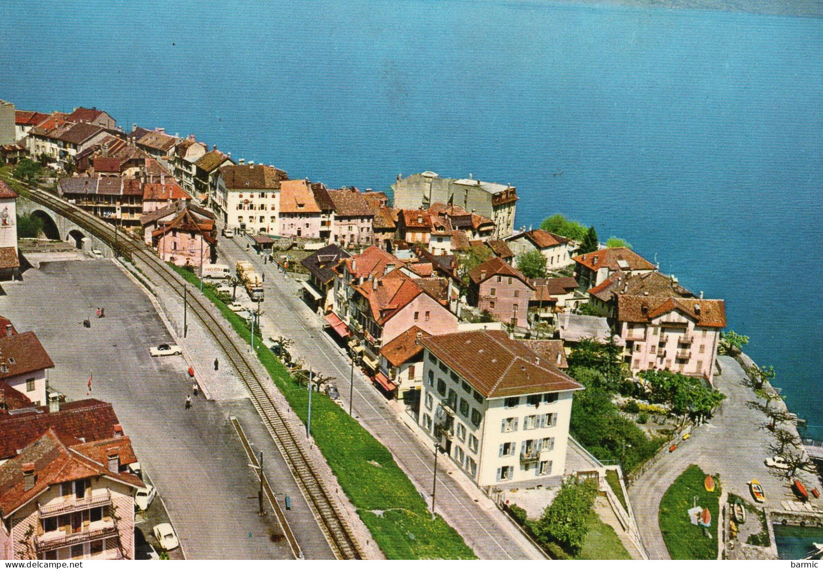 SUISSE, ST GINGOLPH, POSTE FRONTIERE ENTRE LA FRANCE ET LA SUISSE AU BORD DU LAC LEMAN, VUE AERIEN COULEUR REF 76010 SGD - Douane