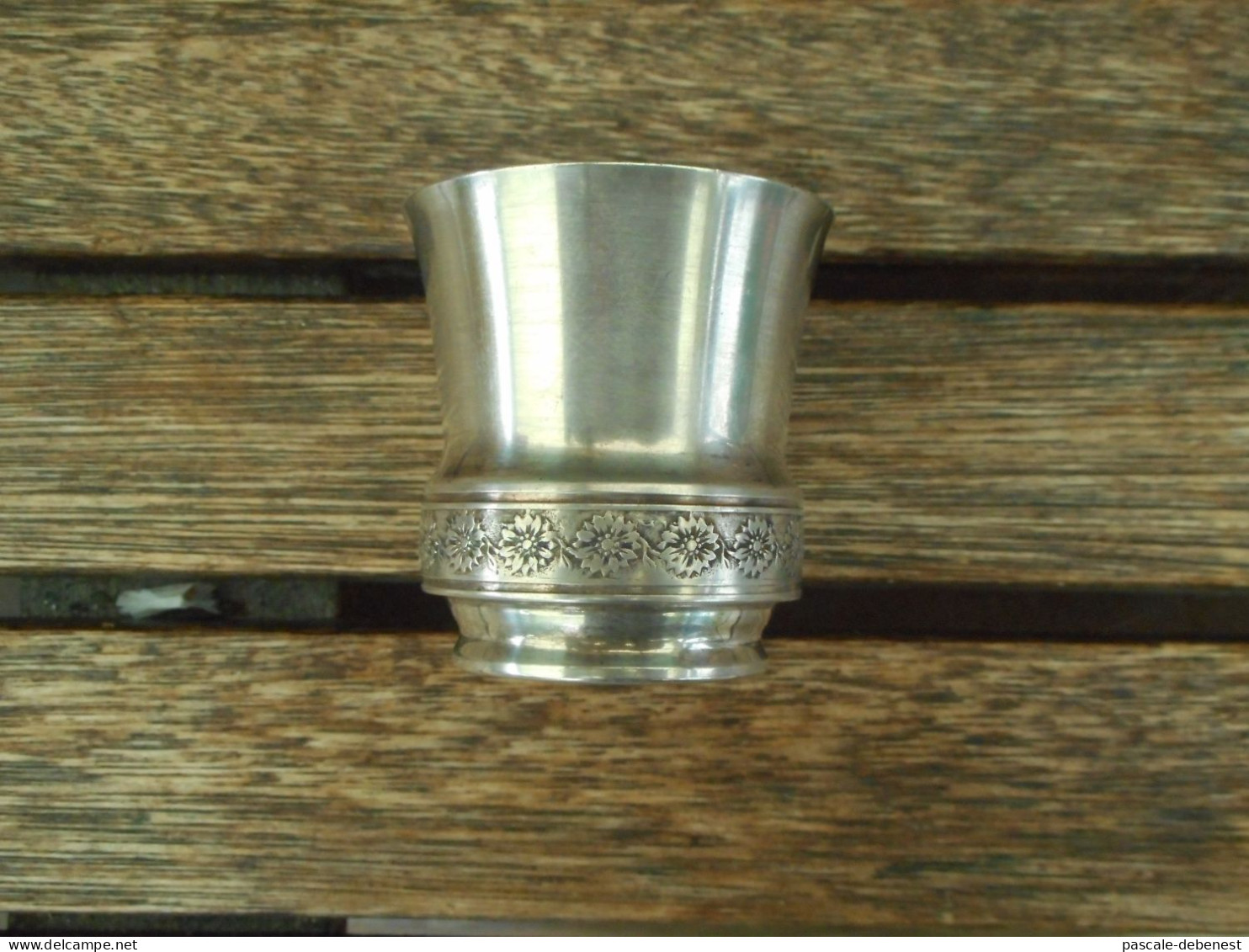 Ancien Coquetier En Argent Motifs Floraux - Coquetiers