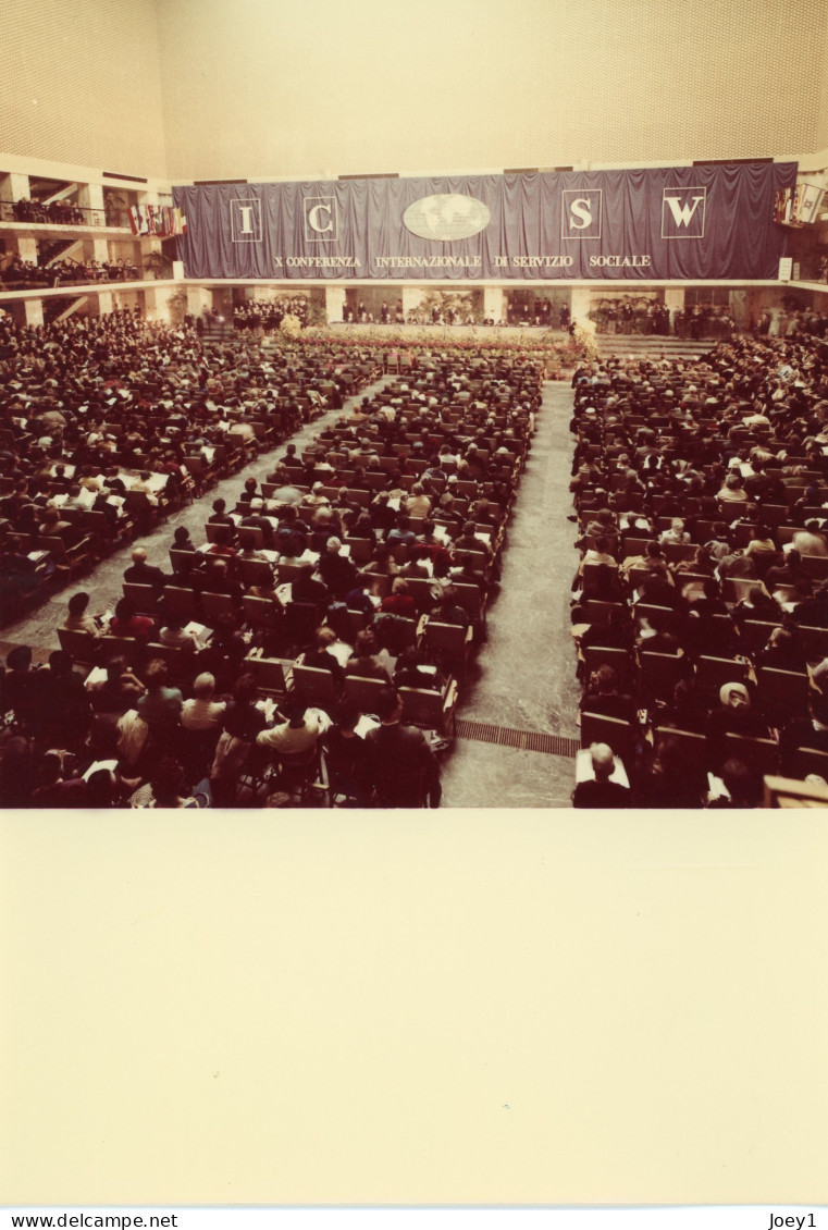 Photo 10ème Conférence Internationale  Du Service Sociale à Rome En Février 1961,format 13/18 - Personnes Identifiées