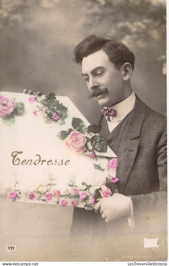 FANTAISIE - Homme - Costume - Fleurs - Tendresse - Nœud Papillon - Carte Postale Ancienne - Hombres