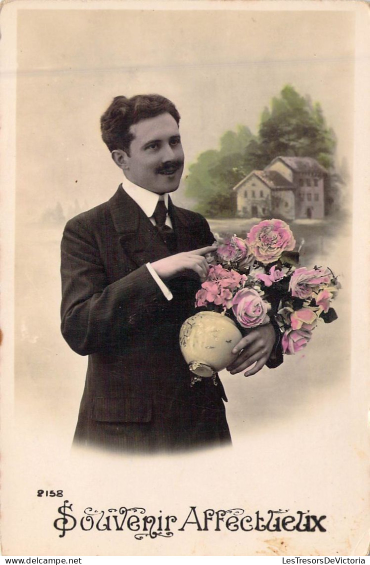 FANTAISIE - Homme - Costume - Fleurs - Souvenir Affectueux - Carte Postale Ancienne - Men