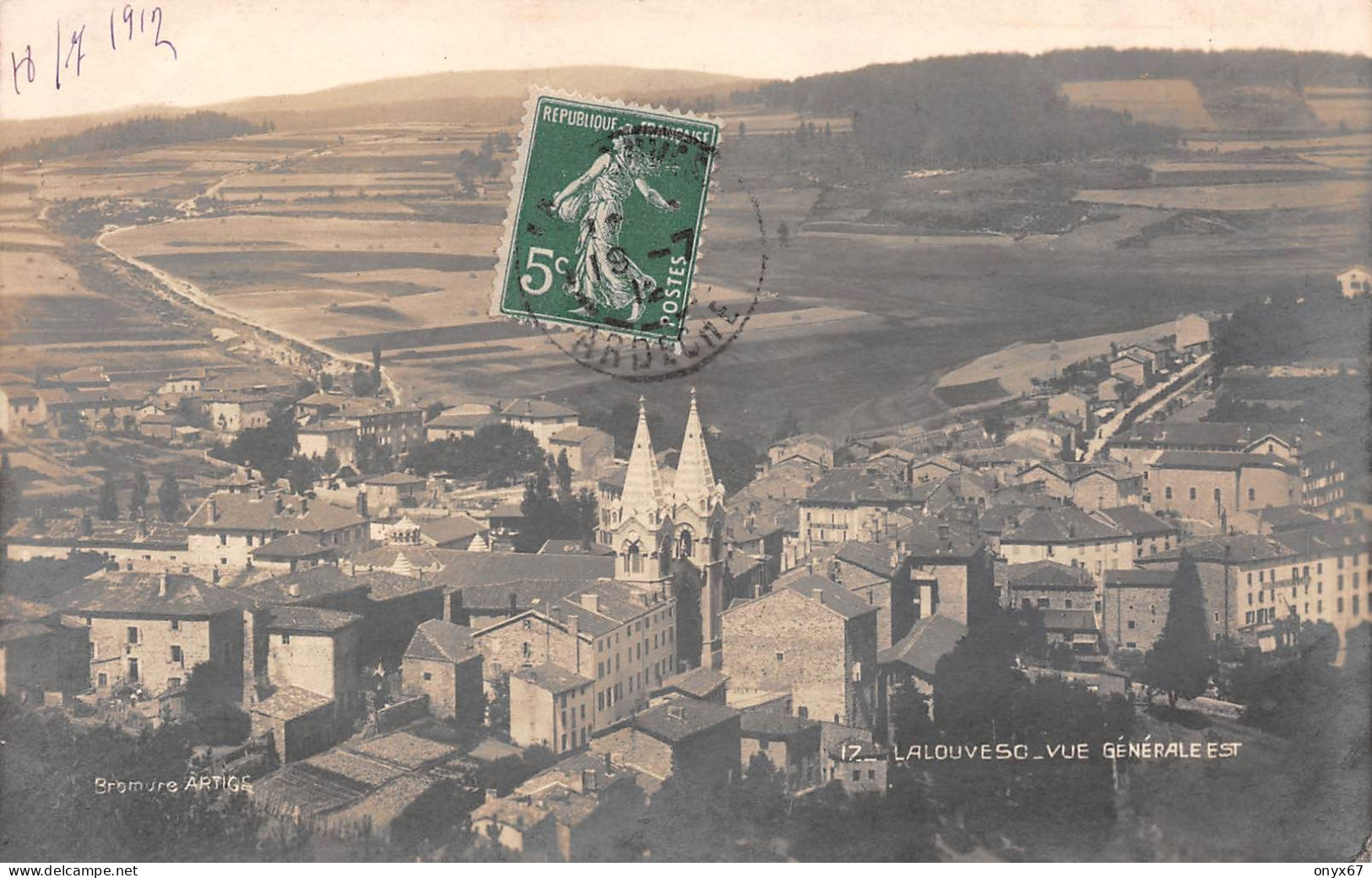 Carte Postale Photo LA LOUVESC-07-Ardèche-Vue Générale Est Du Village Et L'Eglise - La Louvesc