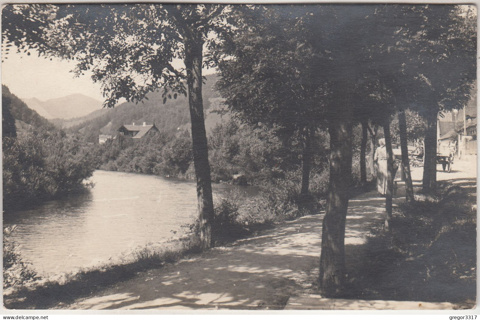 C7181) LILIENFELD - NÖ - Wegansicht Entlang Vom Fluss Mit Haus Und Altem Holzwagen - Lilienfeld