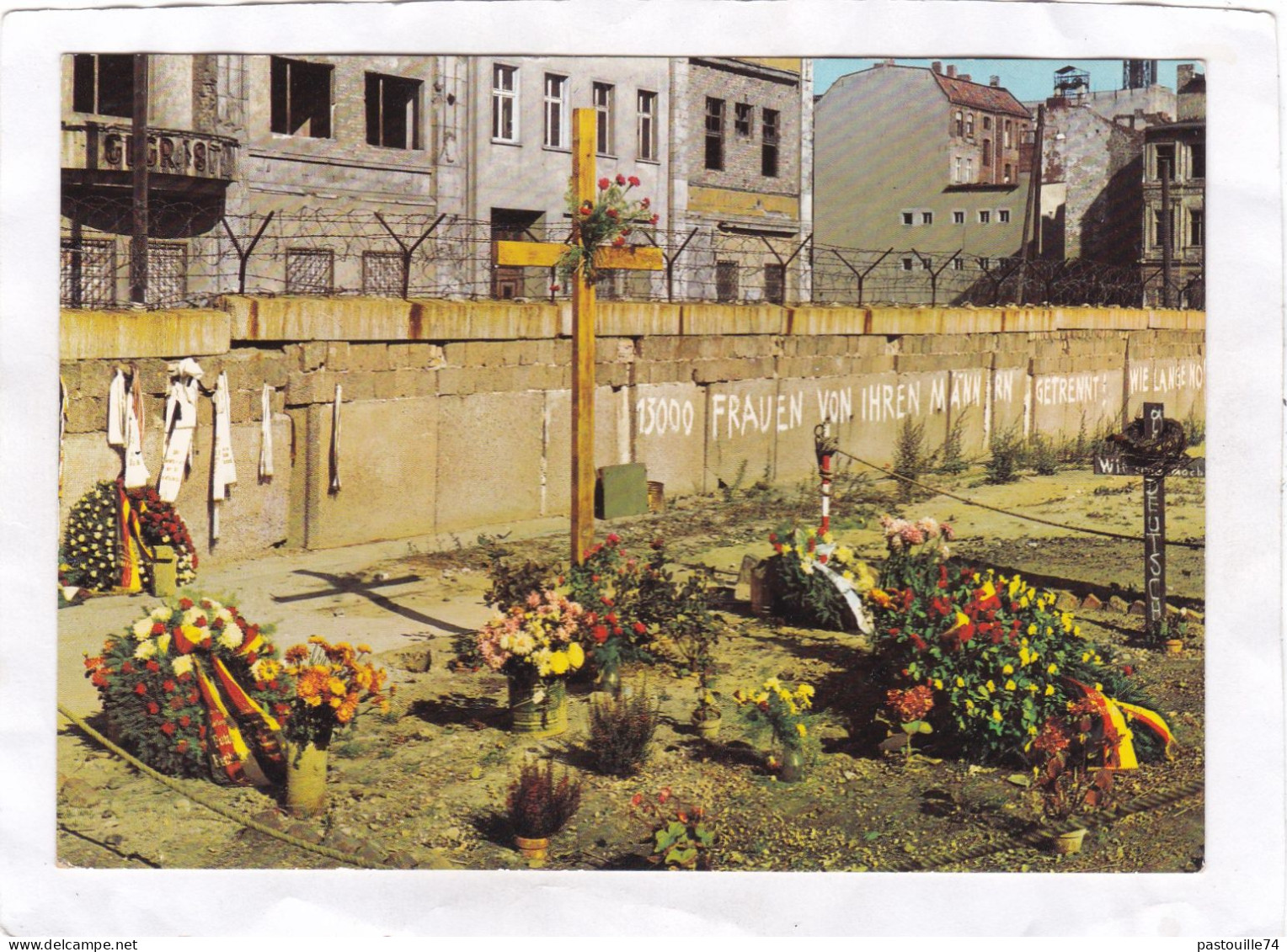 CPM. 15 X 10,5 -  BERLIN  -  Memorial Peter Fechter At Checkpoint Charlie - Muro Di Berlino