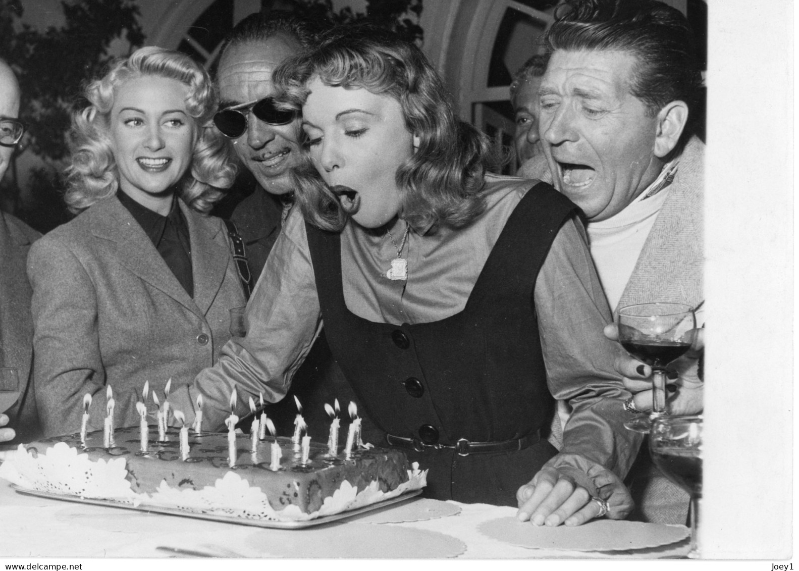 Photo Albert Préjean Avec Martine Caroll Et Françoise Arnoul Qui Fête Son 20ème Anniversaire - Beroemde Personen