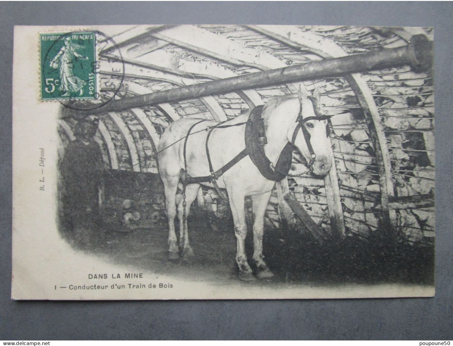 CPA 62 Pas De Calais Dans La Mine Conducteur De Train De Bois  - Cheval Dans La Galerie Avec Un Mineur Posté HARNES 1909 - Harnes