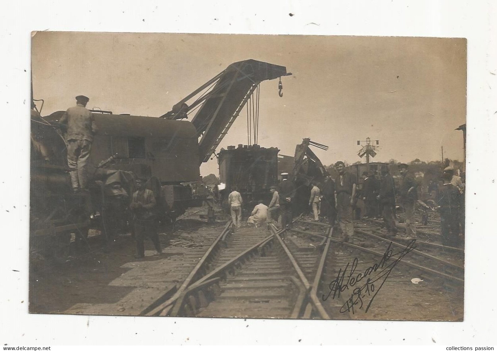 Cp, Carte Photo, Chemin De Fer, Catastrophe 15 Mai 1910 , Déraillement D'un Train En Gare De CHATEAU DU LOIR,72, Voyagée - Rampen