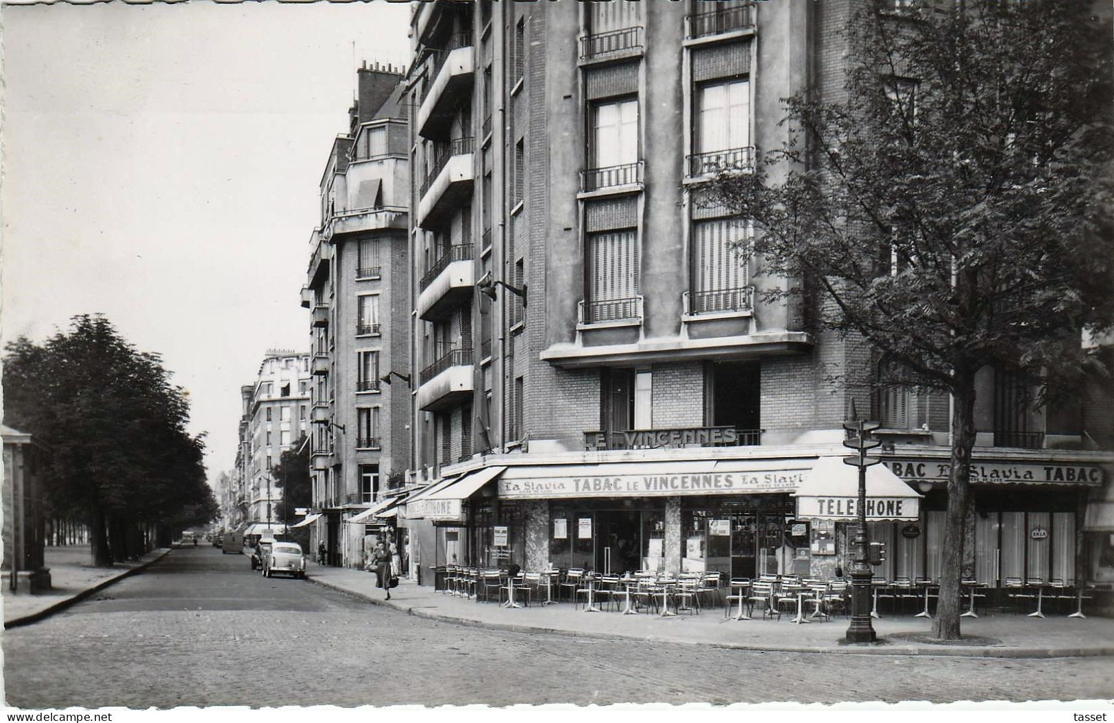 PARIS XXe :  Cours De Vincennes ,angle Rue Des Pyrénées  Café Tabac "Le Vincennes" - Arrondissement: 20