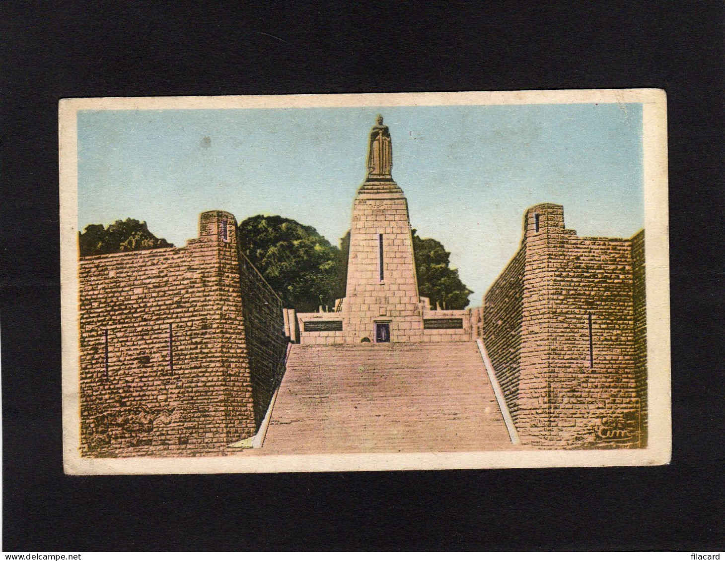 121444      Francia,   Monument  A La  Victoire  Et  Aux  Soldats  De  Verdun,  NV(scritta) - Monuments Aux Morts