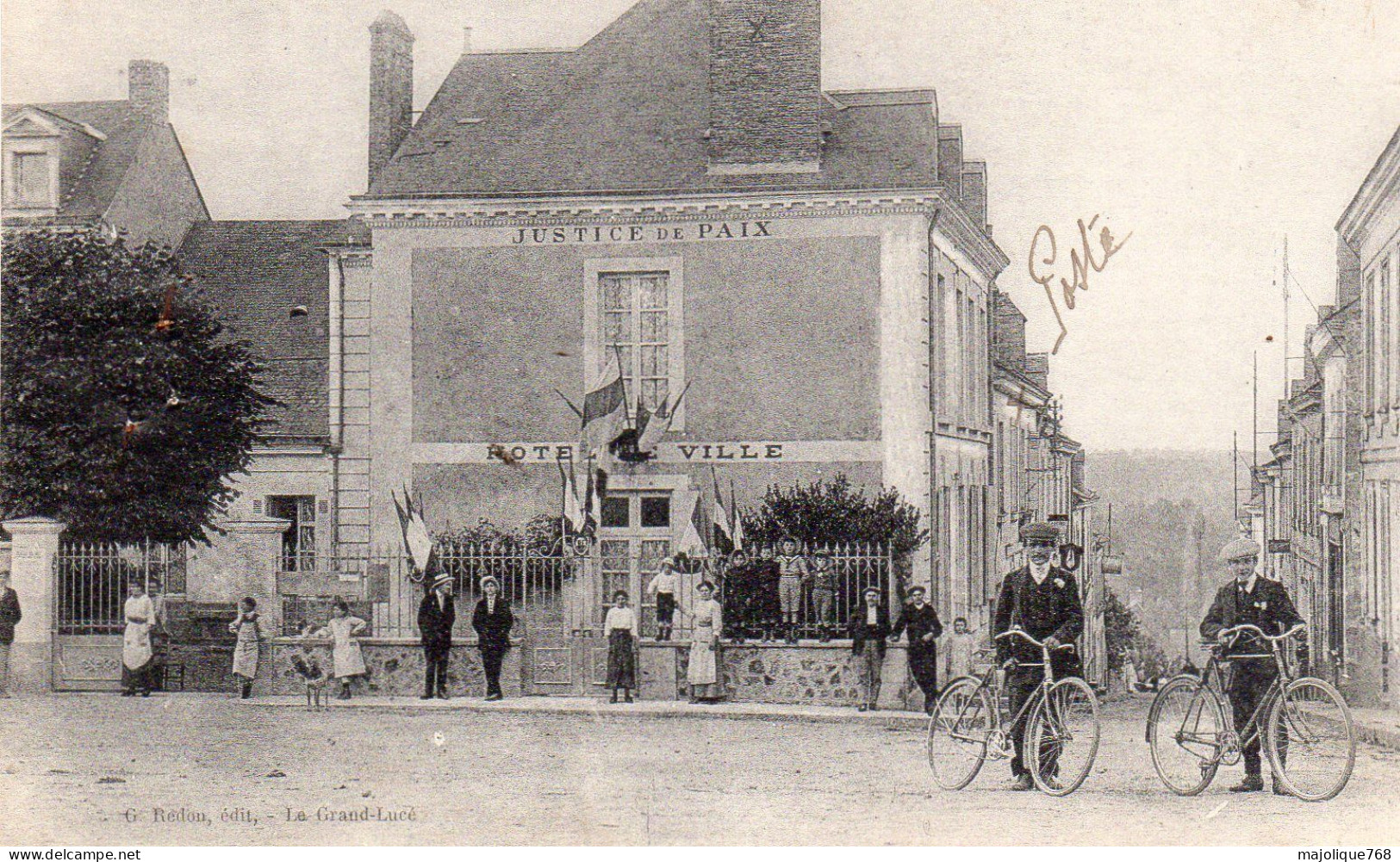 Cpa De Le Grand Luce - La Mairie - Quatres Petits Trou D'épingle à Gauche De La Carte - Le Grand Luce