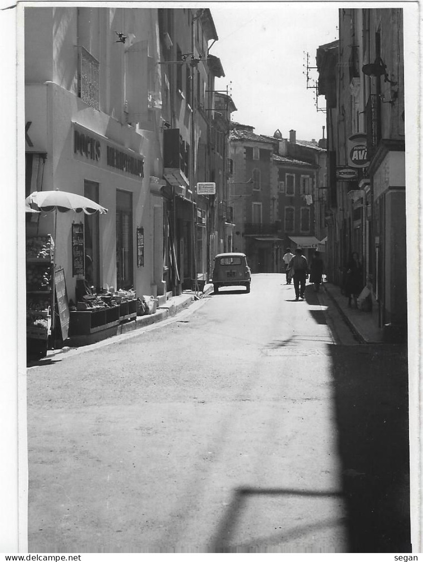 MONTAGNAC  RUE DANS LE VILLAGE  DOCKS MERIDIONAUX   ANNEE 1958 - Montagnac