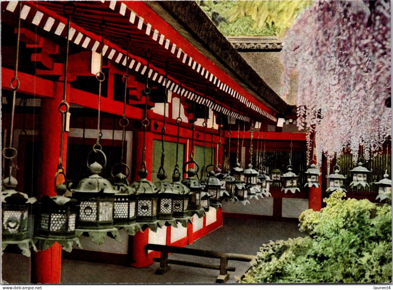 (1 Q 10) Japan - Karuga Shrine's Lanterns - Buddhism