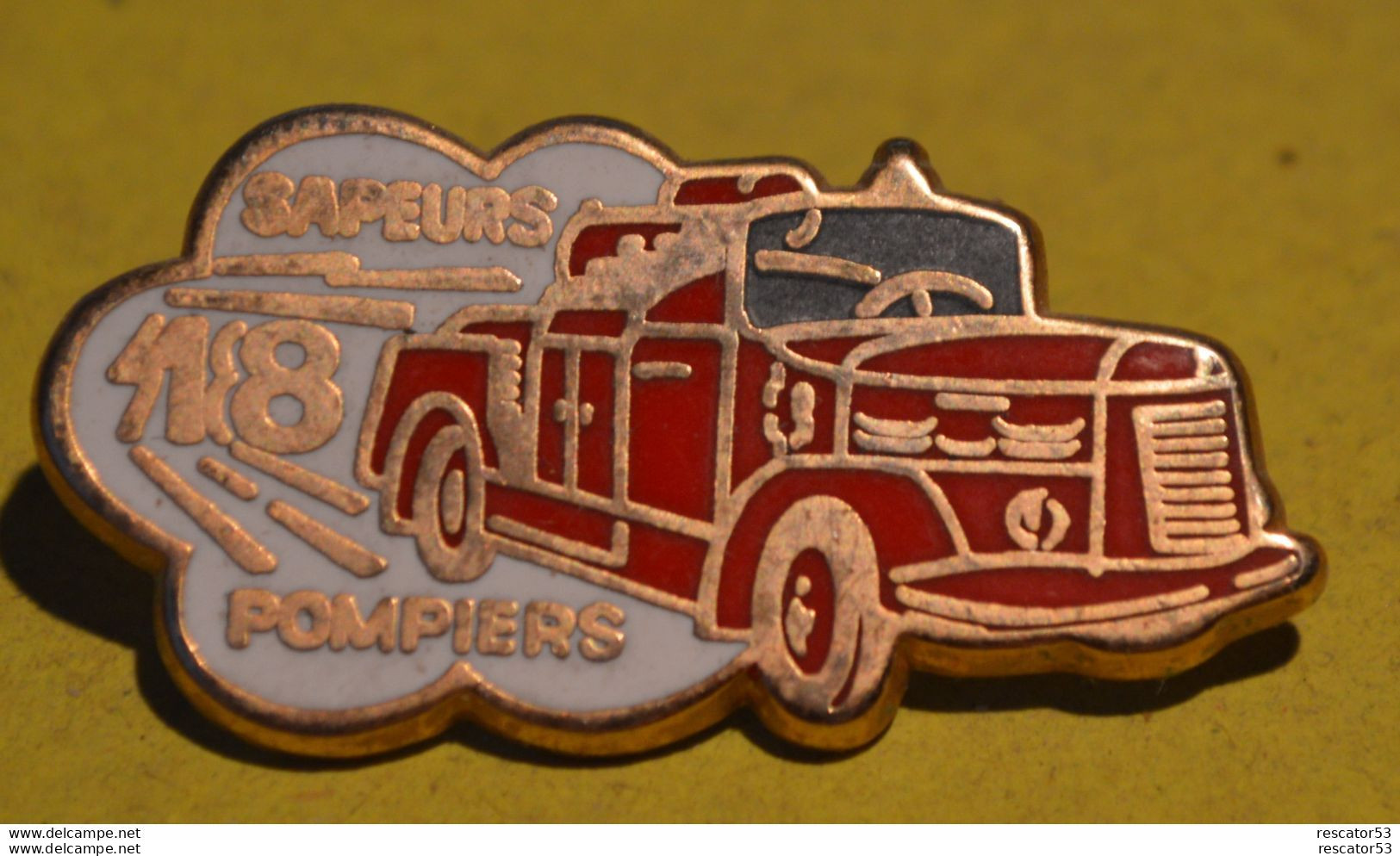 Pin's Pompier Véhicule Ancien - Pompiers