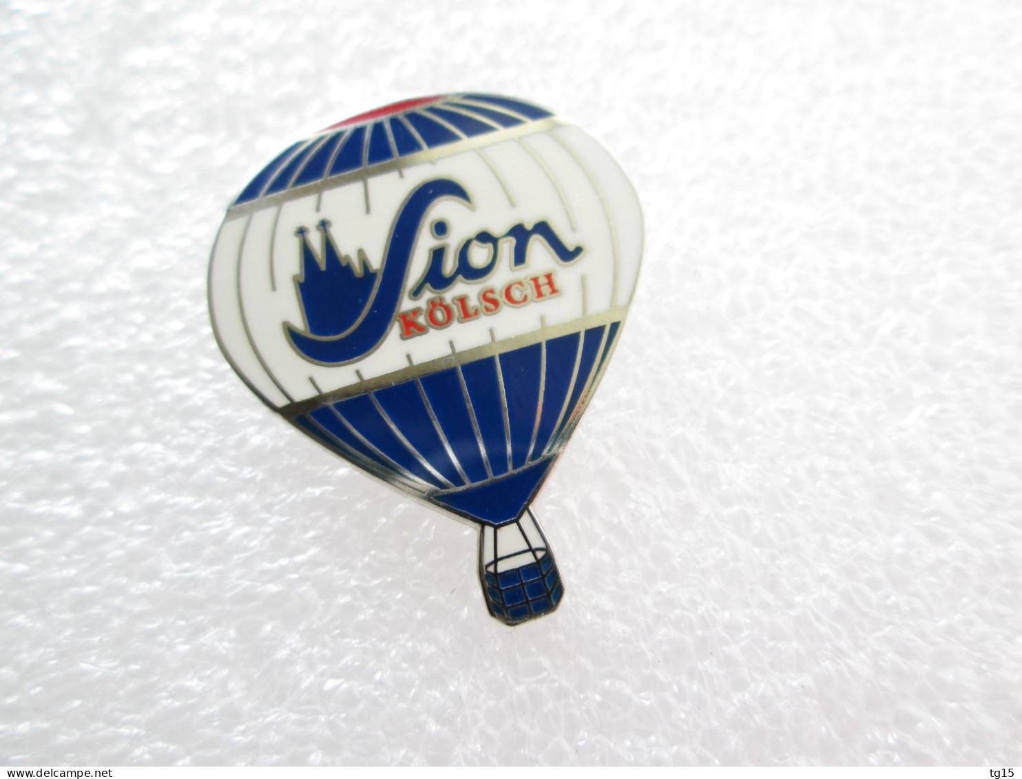 TOP  PIN'S    MONTGOLFIERE   BALLON   SION  KOLSCH     BIÈRE  Email Grand Feu - Luchtballons