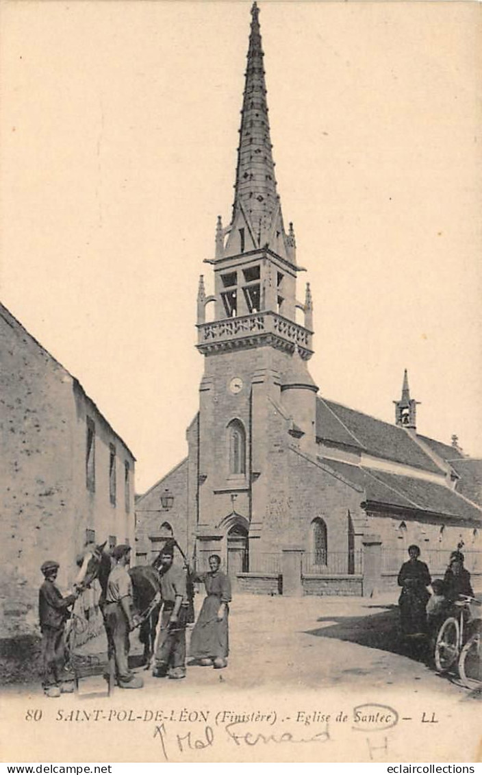 Santec          29        Place De L'église. Un Maréchal Ferrand        (voir Scan) - Otros & Sin Clasificación