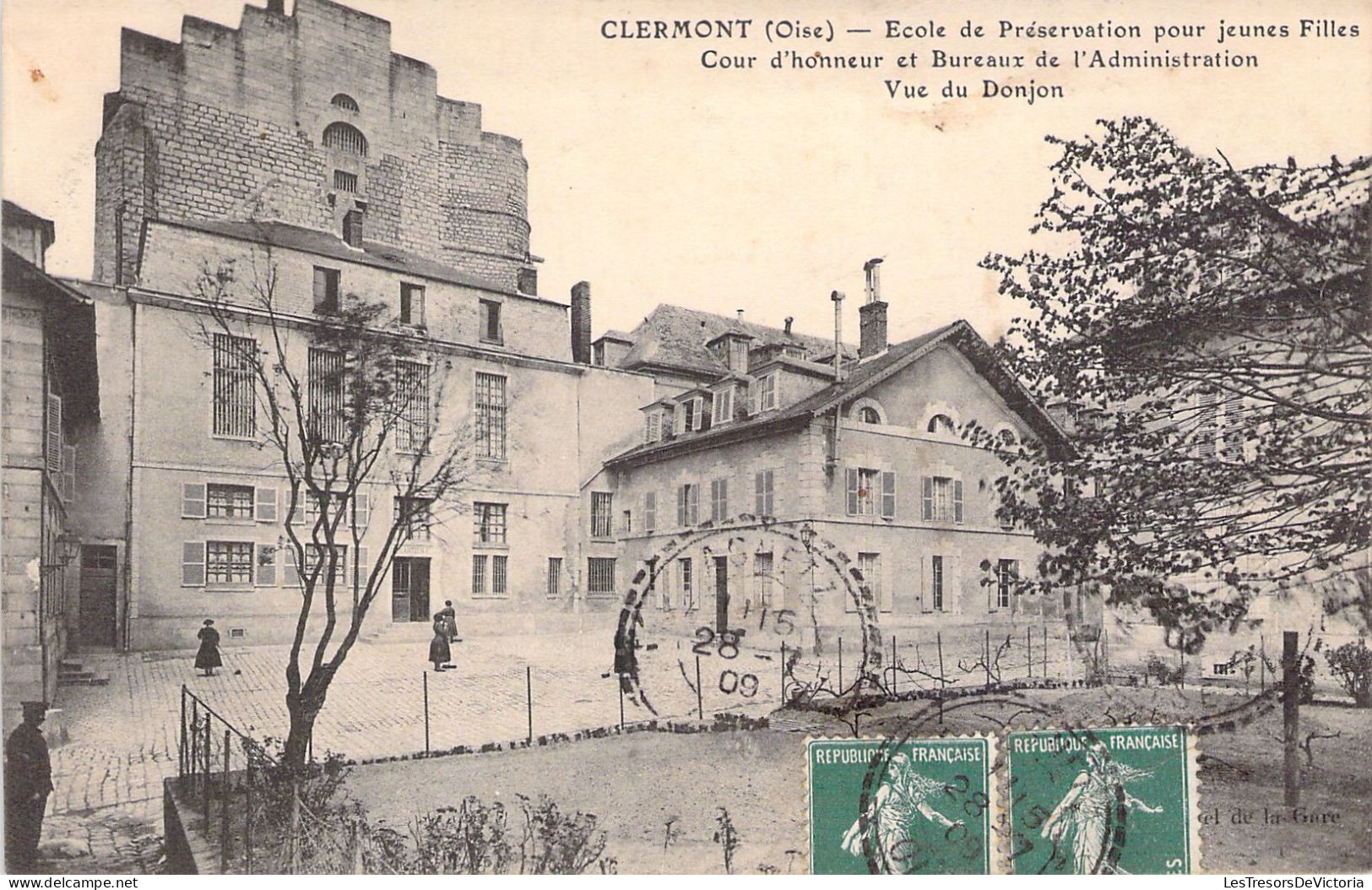 FRANCE - 60 - CLERMONT - Ecole De Préservation Pour Jeunes Filles - Cour D'honneur Et Bureaux - Carte Postale Ancienne - Clermont