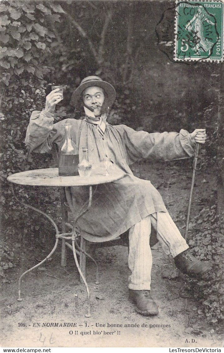 FOLKLORE - En Normandie - Une Bonne Année De Pommes - Carte Postale Ancienne - Danses