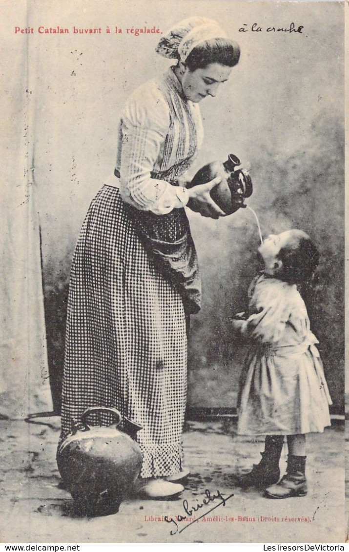 FOLKLORE - Petit Catalan Buvant à La Régalade - Carte Postale Ancienne - Dans