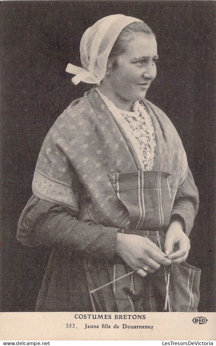 FOLKLORE - Costume Breton - Jeune Fille De Douarnenez - Carte Postale Ancienne - Danses