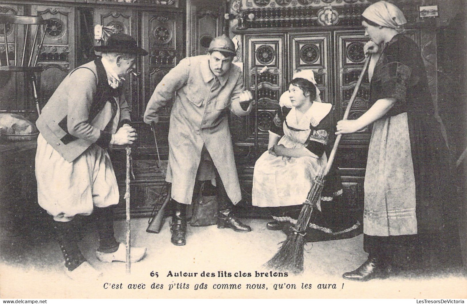 FOLKLORE - Autour Des Lits Clos Bretons - C'est Avec Des P'tits Gas Comme Nous - Carte Postale Ancienne - Vestuarios